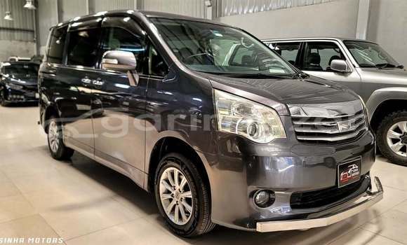 Buy Used 2012 Toyota Noah in Dhaka, Dhaka Buy Used 2012 Toyota Noah in Dhaka, Dhaka
