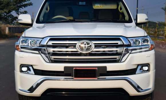 Buy Used 2017 Toyota land cruiser-prado in Dhaka, Dhaka Buy Used 2017 Toyota land cruiser-prado in Dhaka, Dhaka