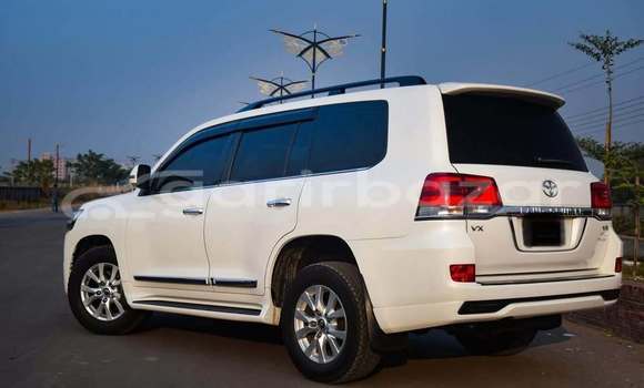 Buy Used 2017 Toyota land cruiser-prado in Dhaka, Dhaka Buy Used 2017 Toyota land cruiser-prado in Dhaka, Dhaka