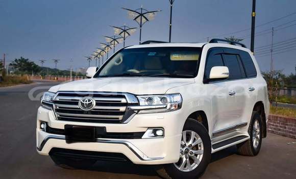 Buy Used 2017 Toyota land cruiser-prado in Dhaka, Dhaka Buy Used 2017 Toyota land cruiser-prado in Dhaka, Dhaka