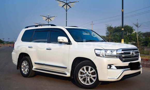 Buy Used 2017 Toyota land cruiser-prado in Dhaka, Dhaka Buy Used 2017 Toyota land cruiser-prado in Dhaka, Dhaka
