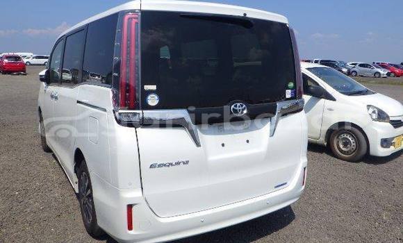 কেনা ব্যবহৃত Toyota Esquire White গাড়ী মধ্যে ঢাকা মধ্যে Dhaka কেনা ব্যবহৃত Toyota Esquire White গাড়ী মধ্যে ঢাকা মধ্যে Dhaka