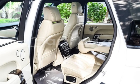 Buy Used 2015 Mercedes-Benz Range rover vogue in Dhaka, Dhaka Buy Used 2015 Mercedes-Benz Range rover vogue in Dhaka, Dhaka