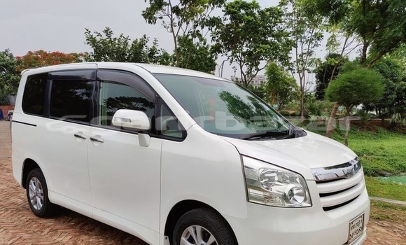 Buy Used 2010 Toyota Noah in Dhaka, Dhaka Buy Used 2010 Toyota Noah in Dhaka, Dhaka
