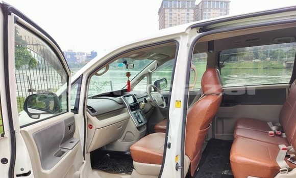 Buy Used 2010 Toyota Noah in Dhaka, Dhaka Buy Used 2010 Toyota Noah in Dhaka, Dhaka