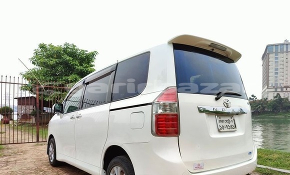 Buy Used 2010 Toyota Noah in Dhaka, Dhaka Buy Used 2010 Toyota Noah in Dhaka, Dhaka
