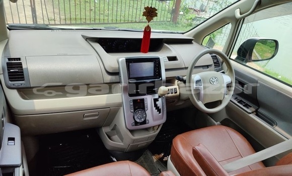 Buy Used 2010 Toyota Noah in Dhaka, Dhaka Buy Used 2010 Toyota Noah in Dhaka, Dhaka