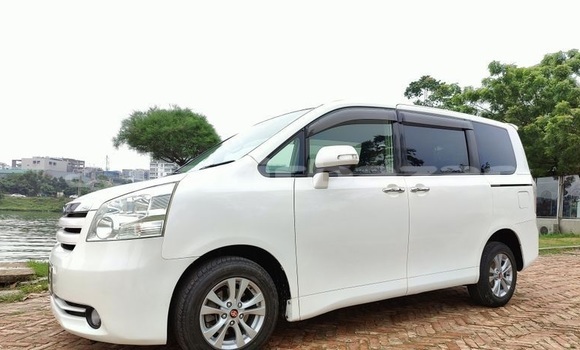 Buy Used 2010 Toyota Noah in Dhaka, Dhaka Buy Used 2010 Toyota Noah in Dhaka, Dhaka