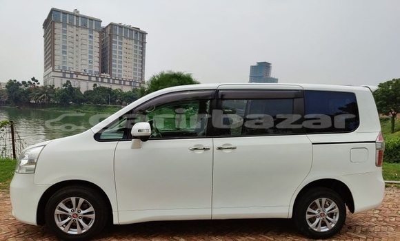 Buy Used 2010 Toyota Noah in Dhaka, Dhaka Buy Used 2010 Toyota Noah in Dhaka, Dhaka