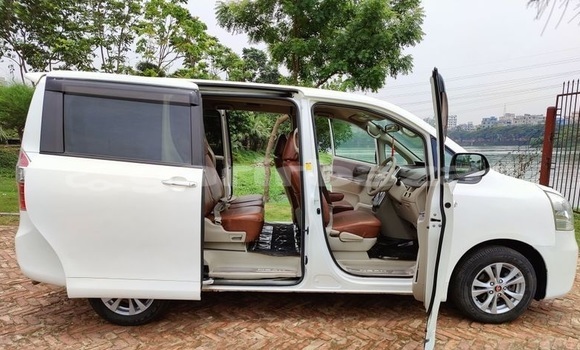 Buy Used 2010 Toyota Noah in Dhaka, Dhaka Buy Used 2010 Toyota Noah in Dhaka, Dhaka