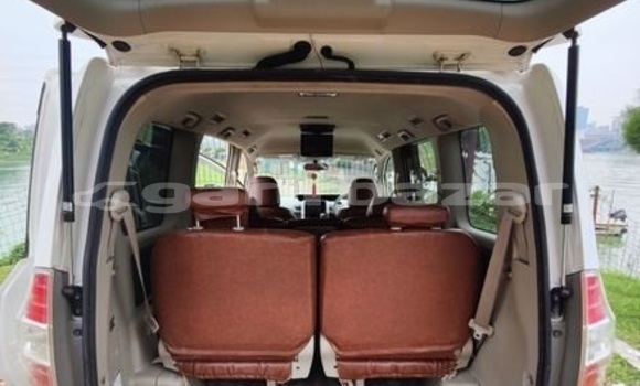 Buy Used 2010 Toyota Noah in Dhaka, Dhaka Buy Used 2010 Toyota Noah in Dhaka, Dhaka