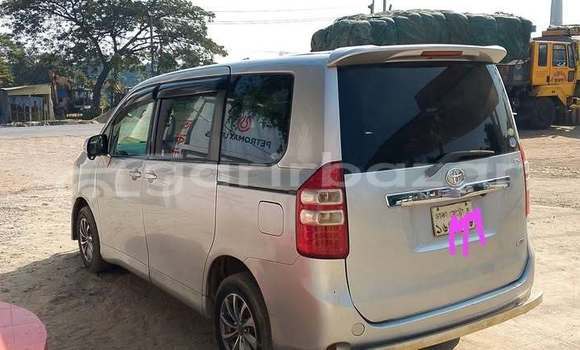 Buy Used 2011 Toyota X Noah in Dhaka, Dhaka Buy Used 2011 Toyota X Noah in Dhaka, Dhaka