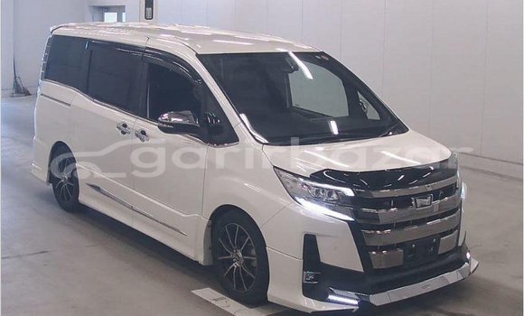 Buy Used 2019 Toyota Noah in Dhaka, Dhaka Buy Used 2019 Toyota Noah in Dhaka, Dhaka