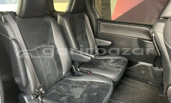 Buy Used Toyota Esquire non hyb gi premium 2018 in Bhaluka, Maimansingh Buy Used Toyota Esquire non hyb gi premium 2018 in Bhaluka, Maimansingh