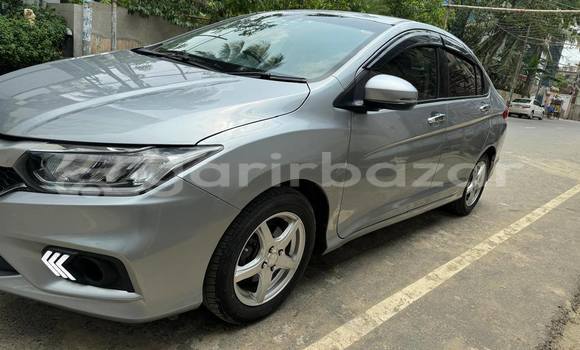 Buy Used 2017 Honda Grace in Dhaka, Dhaka Buy Used 2017 Honda Grace in Dhaka, Dhaka