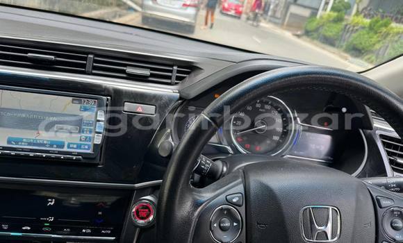 Buy Used 2017 Honda Grace in Dhaka, Dhaka Buy Used 2017 Honda Grace in Dhaka, Dhaka