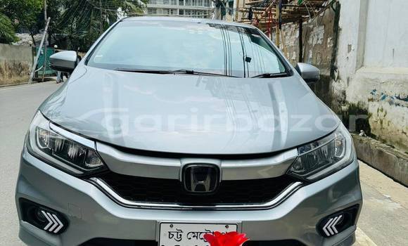 Buy Used 2017 Honda Grace in Dhaka, Dhaka Buy Used 2017 Honda Grace in Dhaka, Dhaka