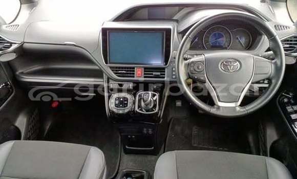Buy Used 2020 Toyota Noah in Dhaka, Dhaka Buy Used 2020 Toyota Noah in Dhaka, Dhaka