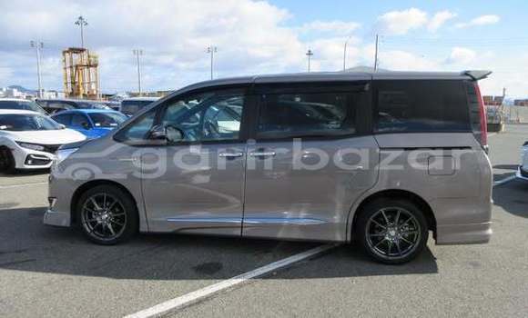 Buy Used 2020 Toyota Noah in Dhaka, Dhaka Buy Used 2020 Toyota Noah in Dhaka, Dhaka