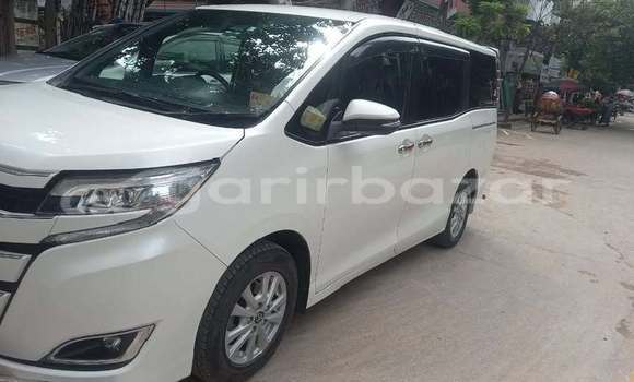 কেনা ব্যবহৃত Toyota Esquire White গাড়ী মধ্যে ঢাকা মধ্যে Dhaka কেনা ব্যবহৃত Toyota Esquire White গাড়ী মধ্যে ঢাকা মধ্যে Dhaka