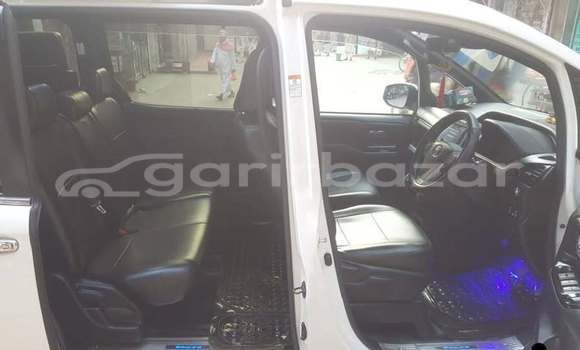 কেনা ব্যবহৃত Toyota Esquire White গাড়ী মধ্যে ঢাকা মধ্যে Dhaka কেনা ব্যবহৃত Toyota Esquire White গাড়ী মধ্যে ঢাকা মধ্যে Dhaka