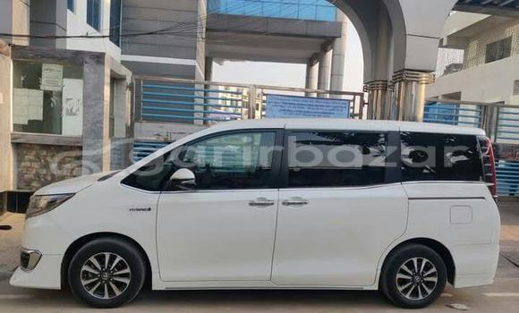 Buy Used 2019 Toyota Esquire in Dhaka, Dhaka Buy Used 2019 Toyota Esquire in Dhaka, Dhaka