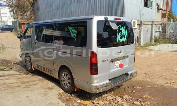 Buy Used 2012 Toyota Hiace in Dhaka, Dhaka Buy Used 2012 Toyota Hiace in Dhaka, Dhaka