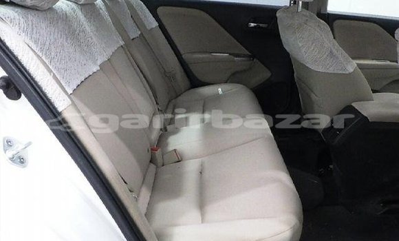 Buy Used 2016 Honda Grace in Dhaka, Dhaka Buy Used 2016 Honda Grace in Dhaka, Dhaka