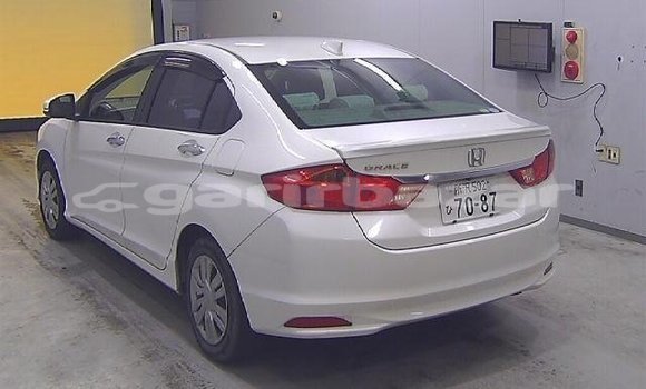 Buy Used 2016 Honda Grace in Dhaka, Dhaka Buy Used 2016 Honda Grace in Dhaka, Dhaka