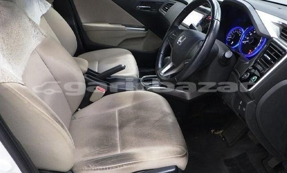 Buy Used 2016 Honda Grace in Dhaka, Dhaka Buy Used 2016 Honda Grace in Dhaka, Dhaka