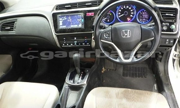 Buy Used 2016 Honda Grace in Dhaka, Dhaka Buy Used 2016 Honda Grace in Dhaka, Dhaka