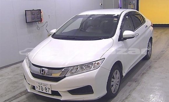 Buy Used 2016 Honda Grace in Dhaka, Dhaka Buy Used 2016 Honda Grace in Dhaka, Dhaka