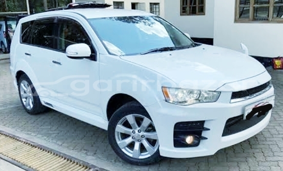 Buy Used 2010 Mitsubishi Outlandar in Dhaka, Dhaka