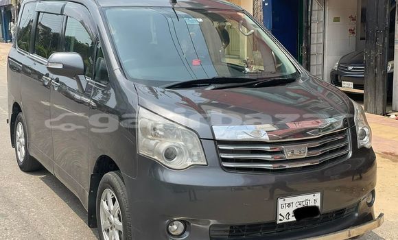 Buy Used 2011 Toyota Noah in Dhaka, Dhaka Buy Used 2011 Toyota Noah in Dhaka, Dhaka