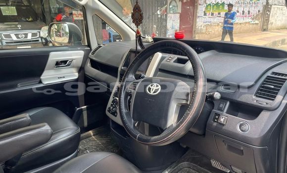 Buy Used 2011 Toyota Noah in Dhaka, Dhaka Buy Used 2011 Toyota Noah in Dhaka, Dhaka