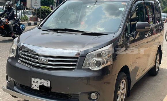 Buy Used 2011 Toyota Noah in Dhaka, Dhaka Buy Used 2011 Toyota Noah in Dhaka, Dhaka
