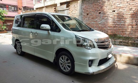 Buy Used 2012 Toyota Noah in Dhaka, Dhaka Buy Used 2012 Toyota Noah in Dhaka, Dhaka