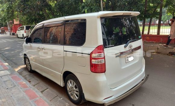 Buy Used 2012 Toyota Noah in Dhaka, Dhaka Buy Used 2012 Toyota Noah in Dhaka, Dhaka