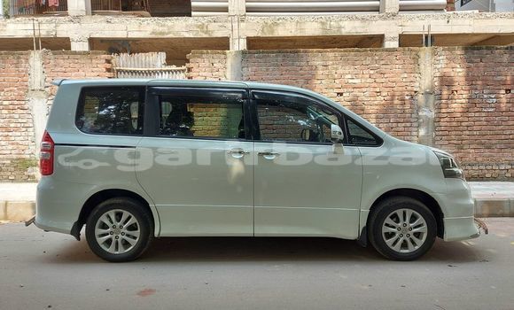 Buy Used 2012 Toyota Noah in Dhaka, Dhaka Buy Used 2012 Toyota Noah in Dhaka, Dhaka