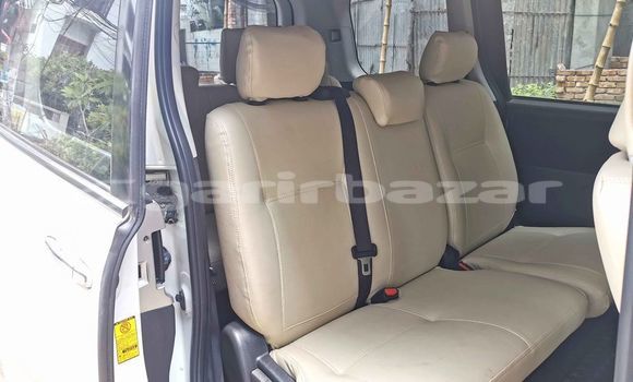 Buy Used 2012 Toyota Noah in Dhaka, Dhaka Buy Used 2012 Toyota Noah in Dhaka, Dhaka