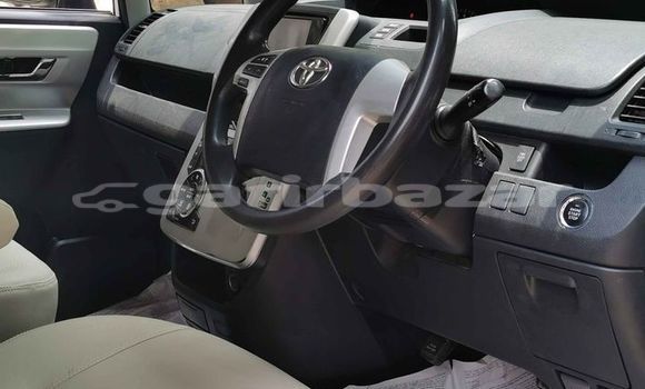 Buy Used 2012 Toyota Noah in Dhaka, Dhaka Buy Used 2012 Toyota Noah in Dhaka, Dhaka
