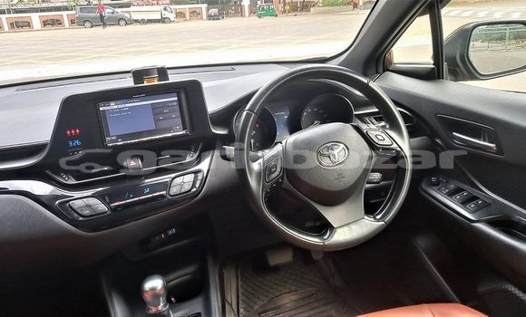 কেনা ব্যবহৃত Toyota CH-R Brown গাড়ী মধ্যে ঢাকা মধ্যে Dhaka কেনা ব্যবহৃত Toyota CH-R Brown গাড়ী মধ্যে ঢাকা মধ্যে Dhaka