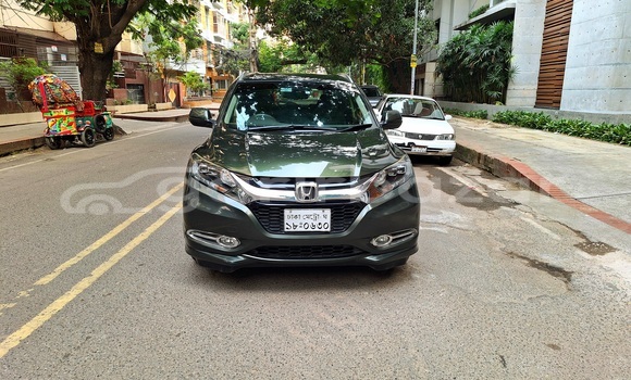 Buy Used 2014 Honda Vezel in Dhaka, Dhaka Buy Used 2014 Honda Vezel in Dhaka, Dhaka