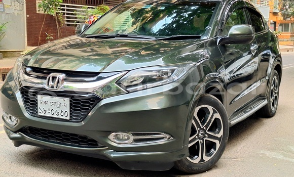 Buy Used 2014 Honda Vezel in Dhaka, Dhaka Buy Used 2014 Honda Vezel in Dhaka, Dhaka