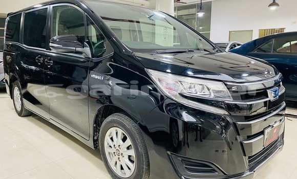 Buy Used 2017 Toyota Noah in Dhaka, Dhaka Buy Used 2017 Toyota Noah in Dhaka, Dhaka