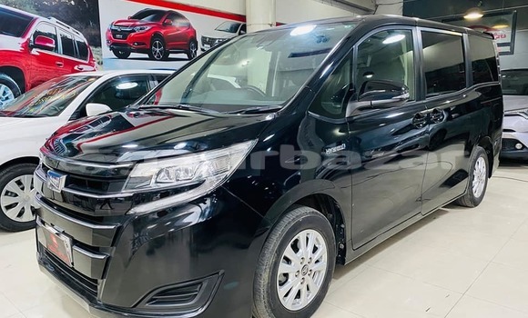 Buy Used 2017 Toyota Noah in Dhaka, Dhaka Buy Used 2017 Toyota Noah in Dhaka, Dhaka
