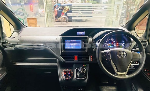 Buy Used 2017 Toyota Noah in Dhaka, Dhaka Buy Used 2017 Toyota Noah in Dhaka, Dhaka