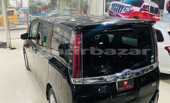 Buy Used 2017 Toyota Noah in Dhaka, Dhaka Buy Used 2017 Toyota Noah in Dhaka, Dhaka
