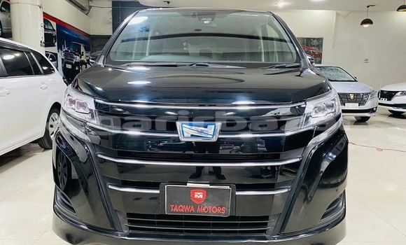 Buy Used 2017 Toyota Noah in Dhaka, Dhaka Buy Used 2017 Toyota Noah in Dhaka, Dhaka