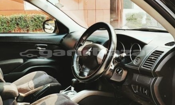 Buy Used 2011 Mitsubishi Outlander in Dhaka, Dhaka Buy Used 2011 Mitsubishi Outlander in Dhaka, Dhaka